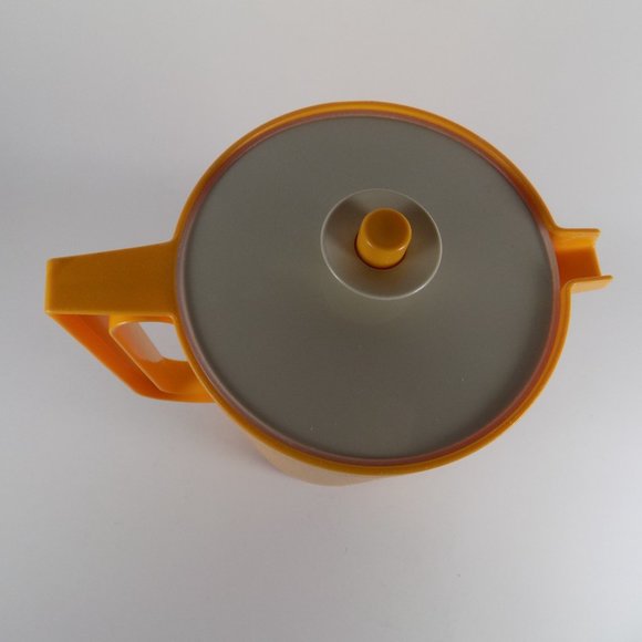 Vintage Yellow Tupperware Push Button Pitcher Collectible Kitchenware - Picture 6 of 6